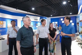 鄔平川看望慰問暑期學科競賽備賽...