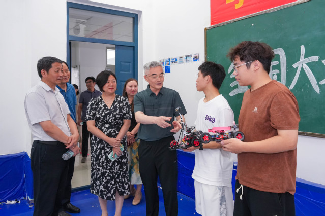 <a href='http://www.jnmotel.com/21/9c/c58a139676/page.htm' target='_blank' title='鄔平川書記看望慰問暑期學科競賽備賽師生'>鄔平川書記看望慰問暑期學科競賽備賽師生</a>